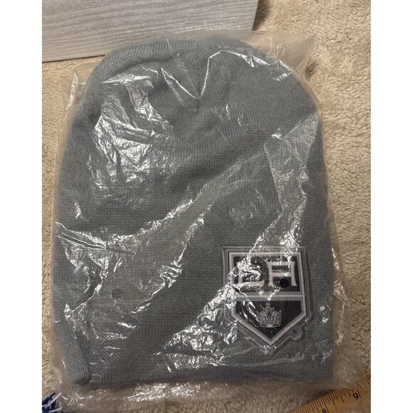 Los Angeles Kings Coors Light NHL Hockey Winter Hat Toque Beanie Stocking Cap NE - Picture 8 of 8